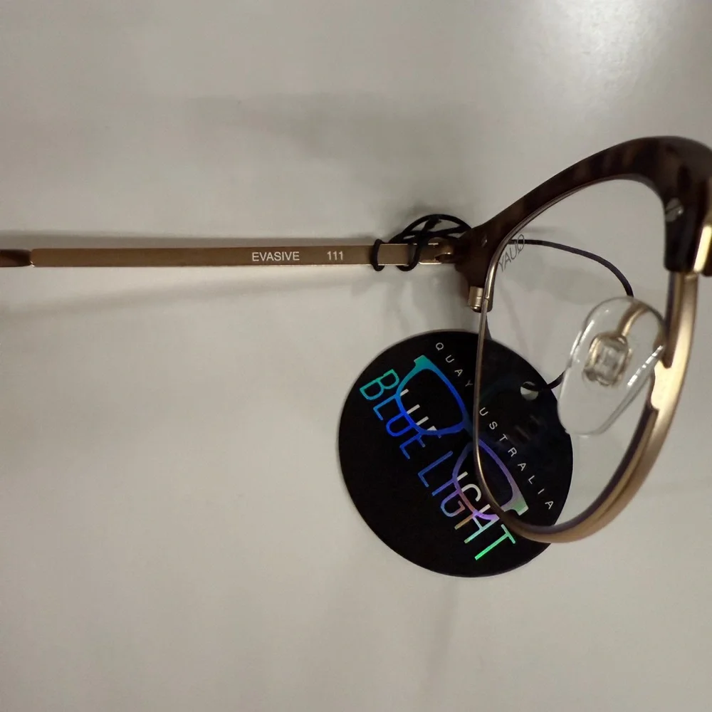 QUAY AUSTRALIA Evasive Sunglasses Tort blue light NWT/ CASE